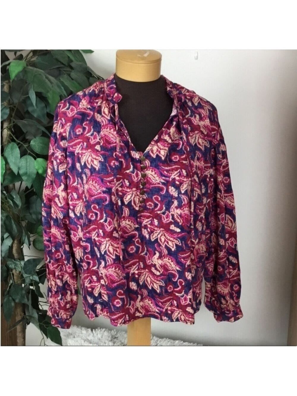 Anthropologie Pilcro floral blouse Womanโs size small blue pink red tan